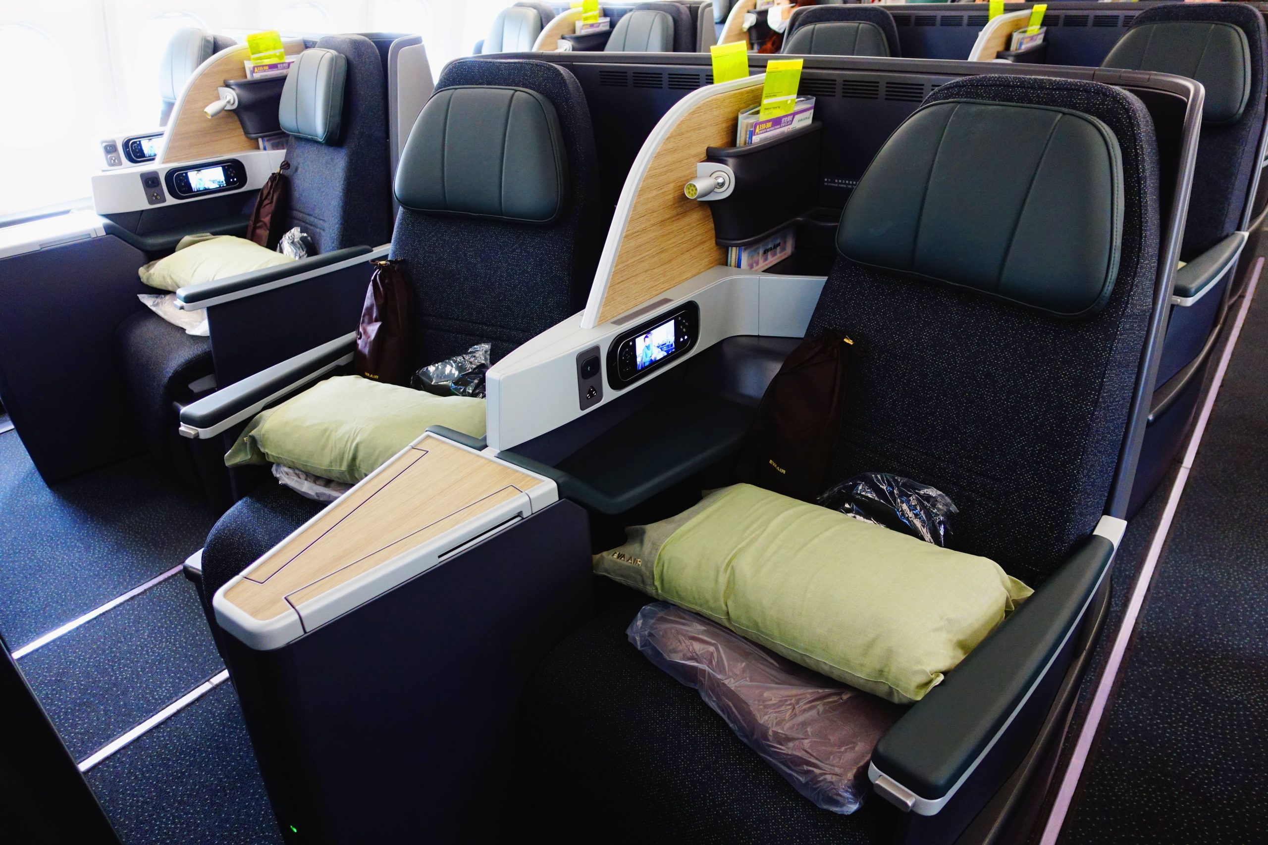 長榮 航空 【 台灣 台北 – 日本 東京 】 A330-200 商務艙 直飛 米其林三星 懷石料理 飛機餐