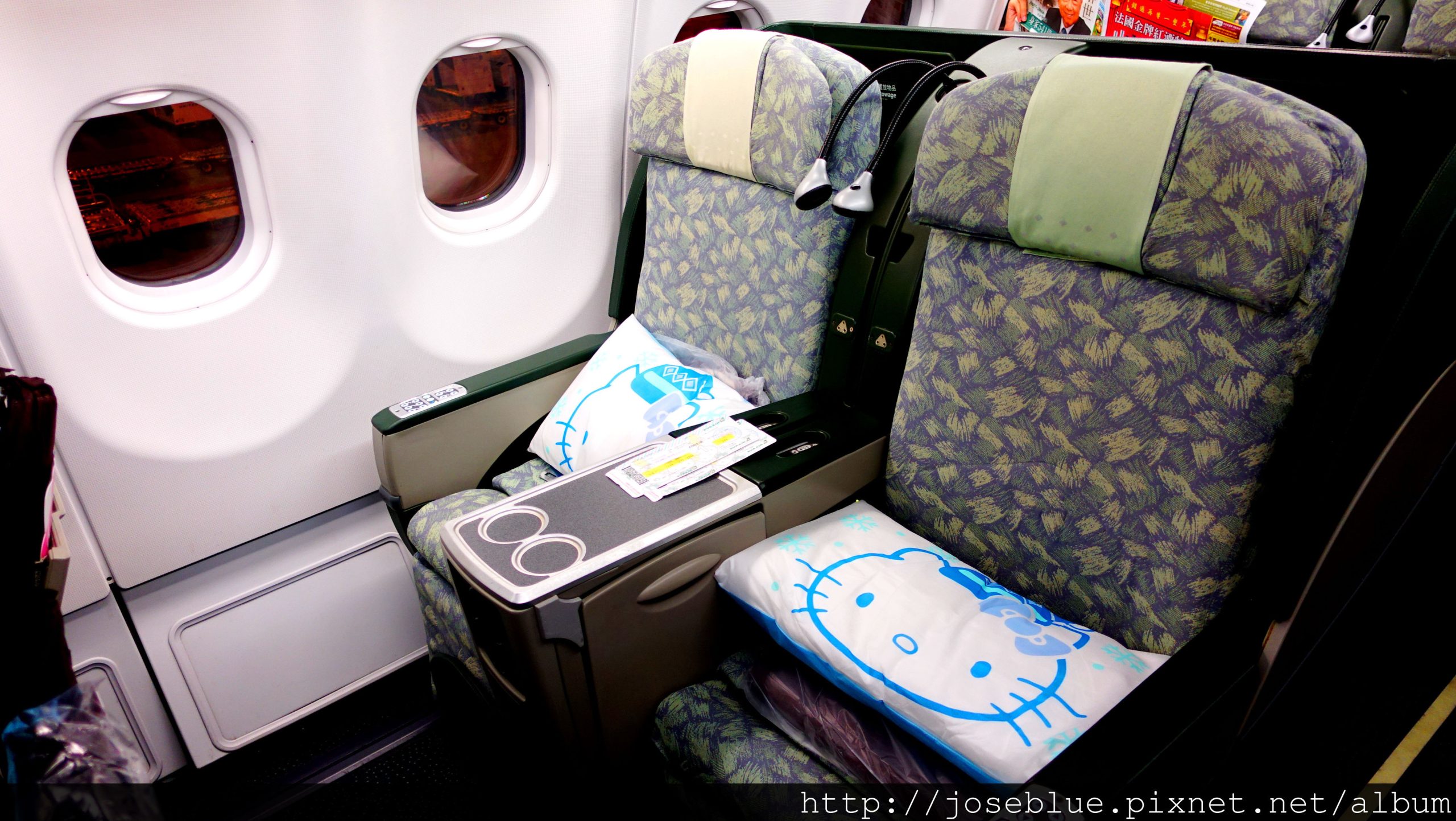 長榮 航空 【 日本 東京 – 台灣 台北 直飛 】 Hello Kitty 歡樂機 A330-200 商務艙 懷石料理 飛機餐