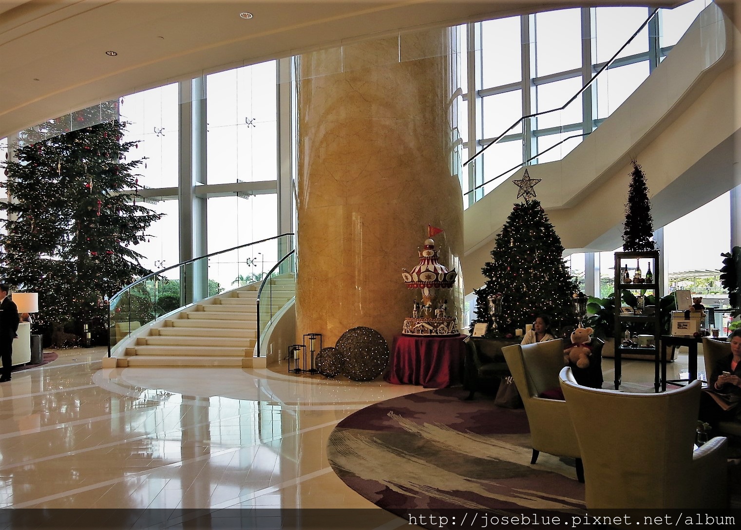香港 中環 IFC 【 Four Seasons Hotel 四季 酒店 】 無敵 海景 轉機 購物 飲食 地利 之便 奢華 住宿 旅館
