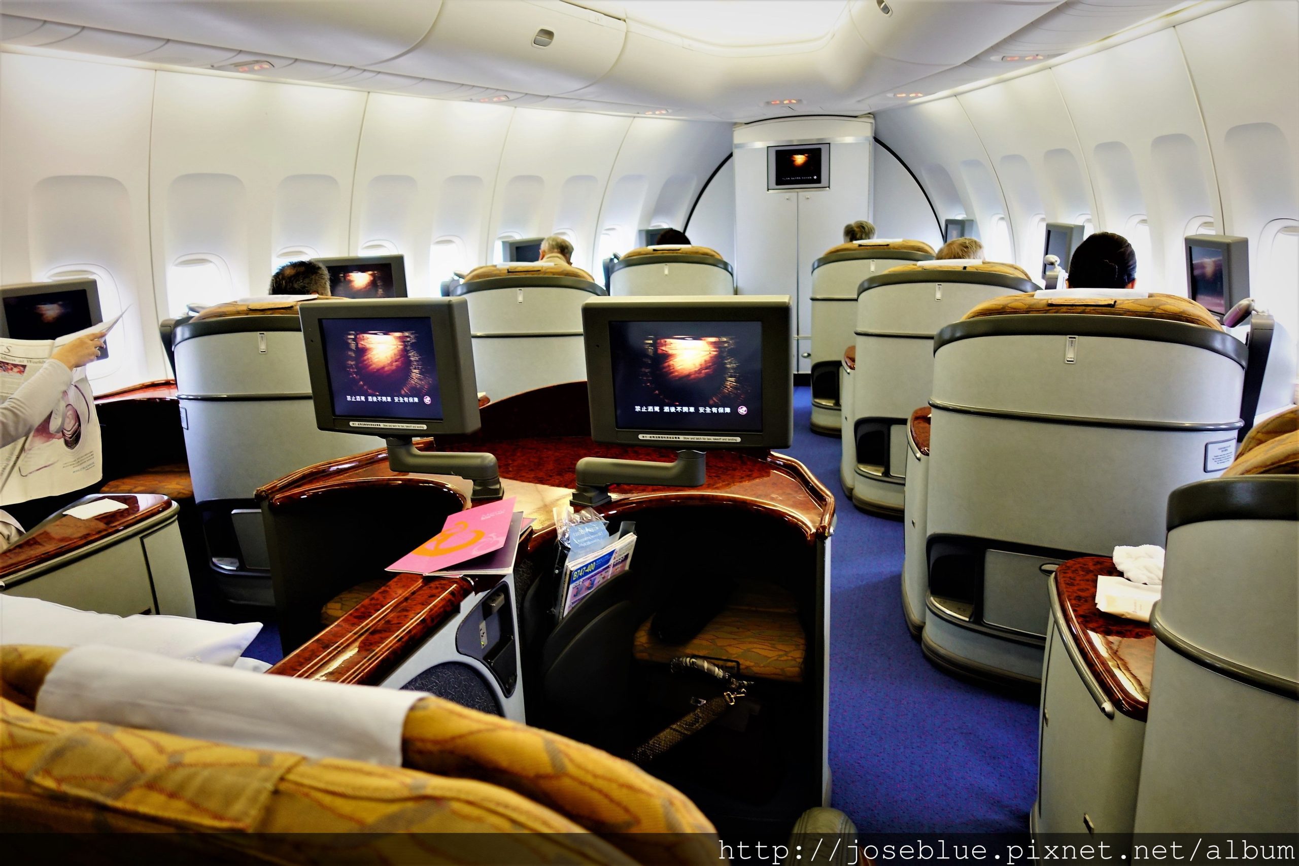 中華 航空 【 台北 直飛 北海道 札幌 • 區域型 • 商務艙 】 China Airlines Business Class 飛行 紀錄 平躺 座椅 B747 – 400 飲食 餐點 貴賓室 Lounge 介紹 華航